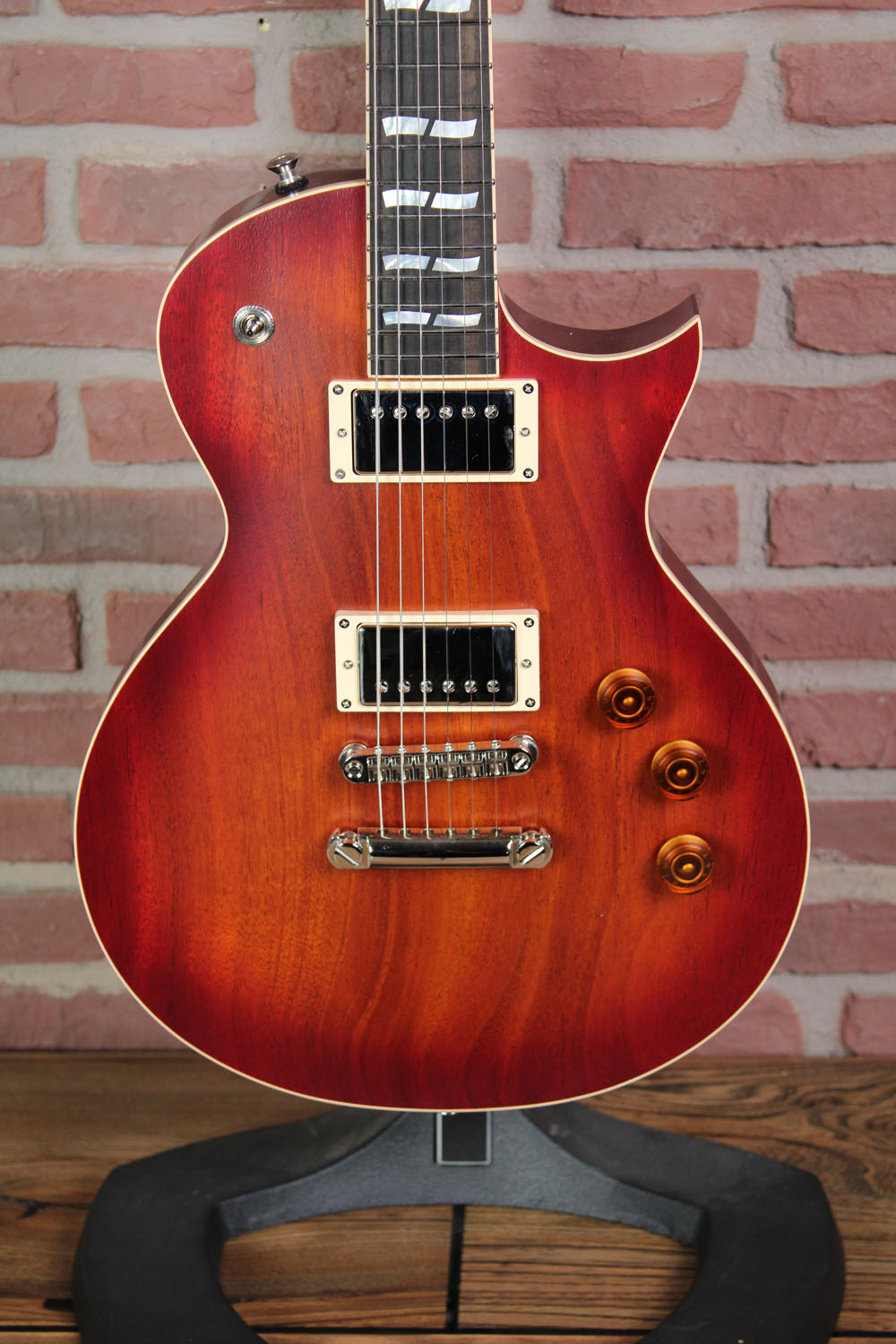 USA Eclipse Open  Grain Amber Cherry Sunburst
